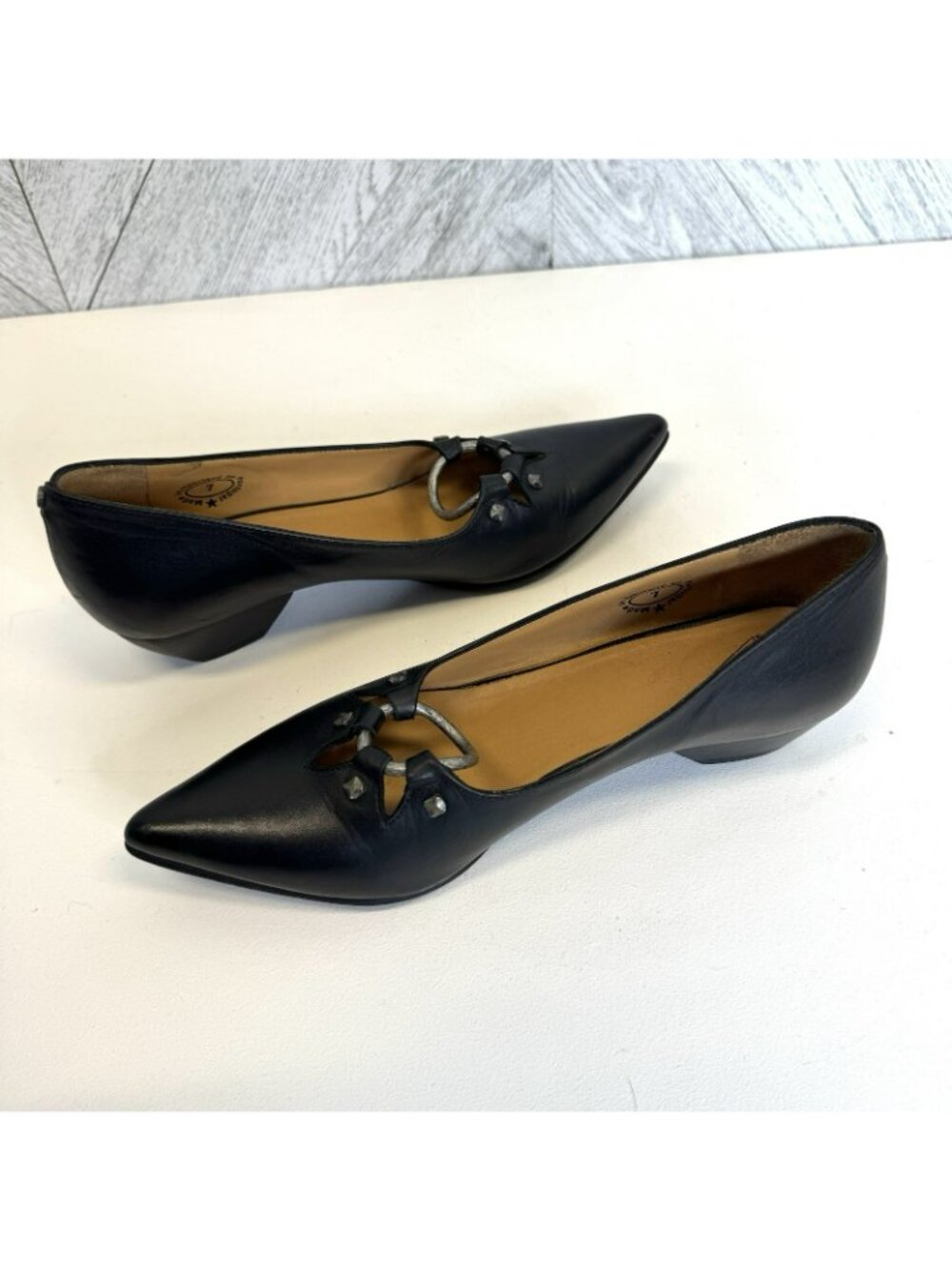 John Fluevog Truth Makena Key Ring Pump Black Shoes Womens Size 7 Low Heel - Picture 8 of 10